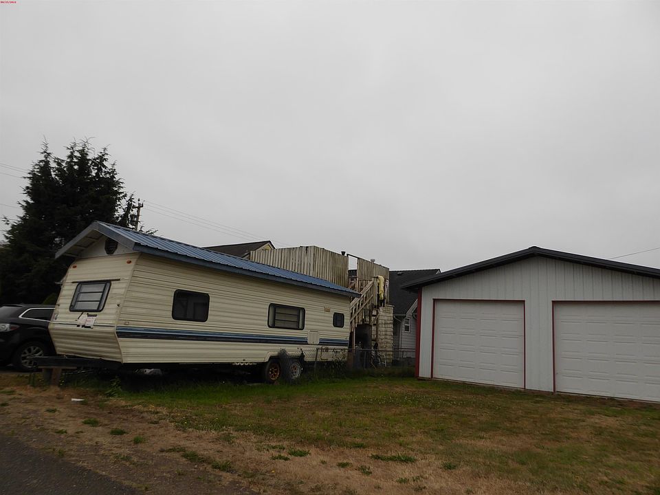 2nd image of 201 N Jeffries St
