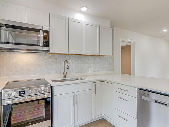 3rd image of 919 SW 6th Ave #919B