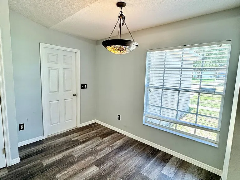 941 Park Valley Cir — Photo 7