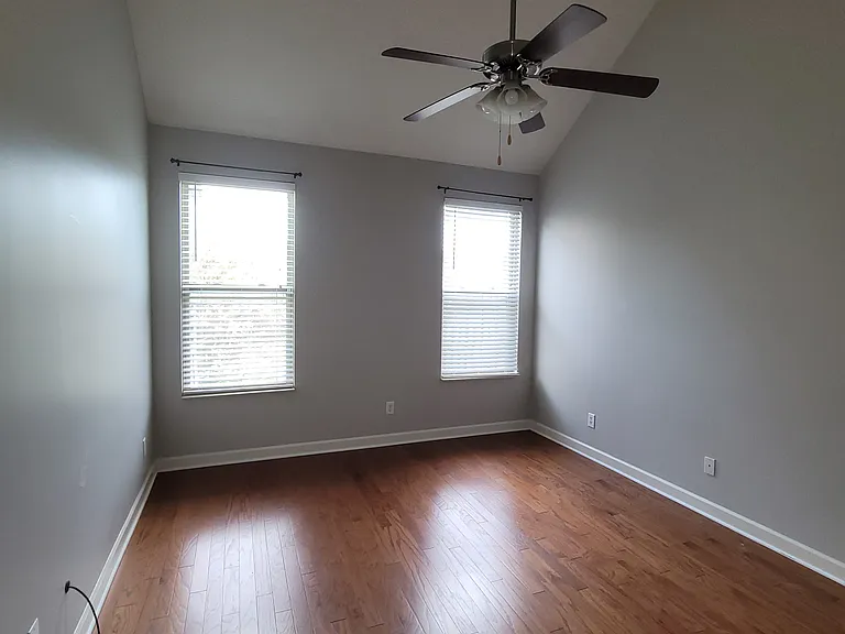 545 Griffin Cir — Photo 10