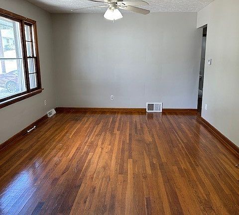 5th image of 1686 Underwood St