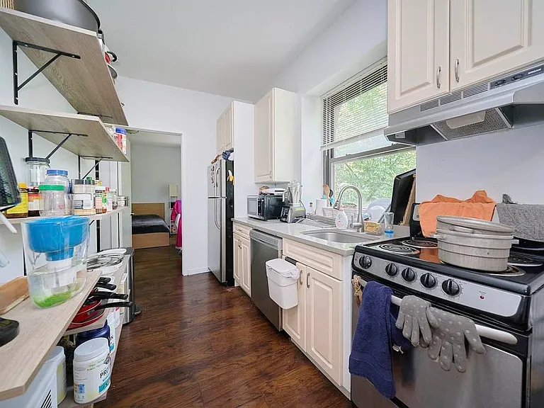 484 9th Ave #1B — Photo 9