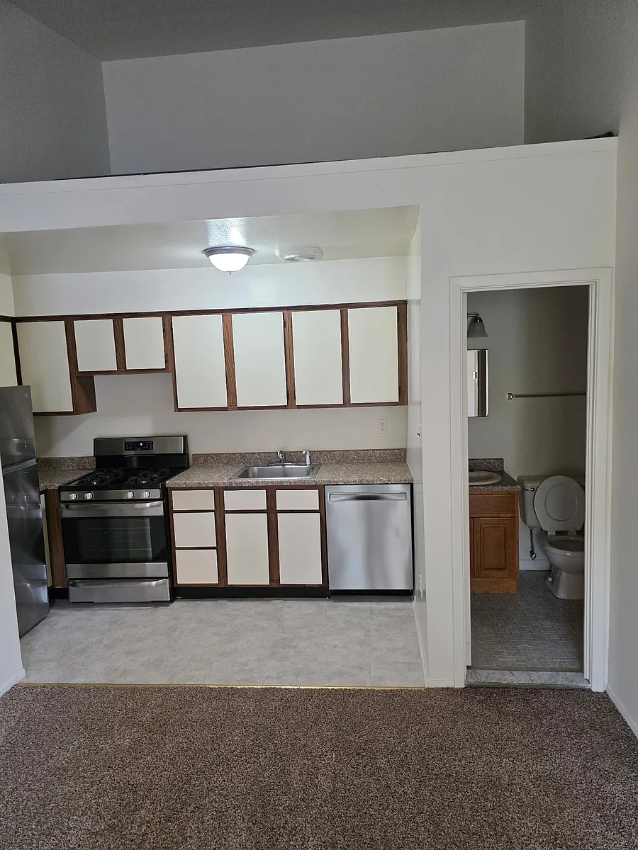 Building Photo - 75B Darcey Ave #2B