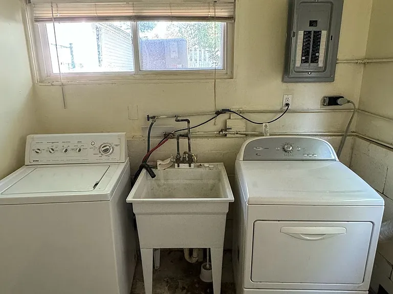 Basement laundry room