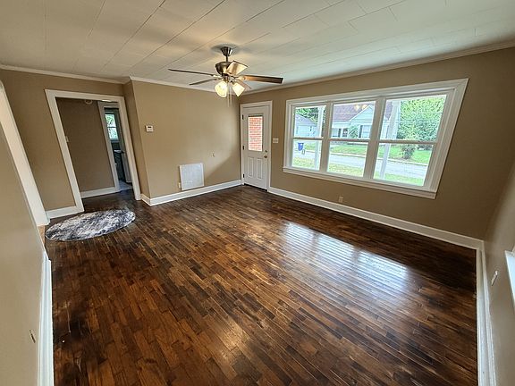 2nd image of 323 Lee St