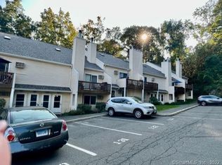 8 Rose Ln APT 26-11, New Fairfield, CT 06812