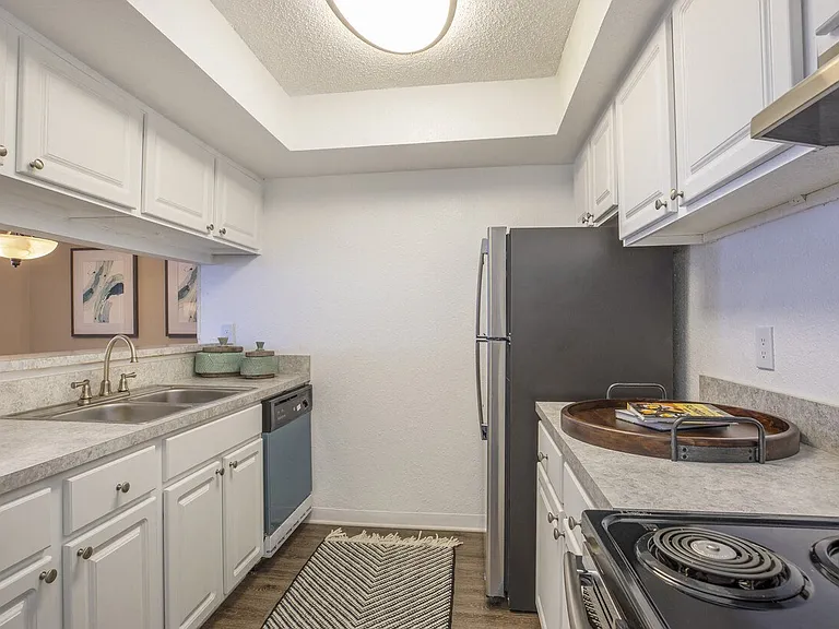 Reserve at Lakeland Apartment Homes — Photo 6