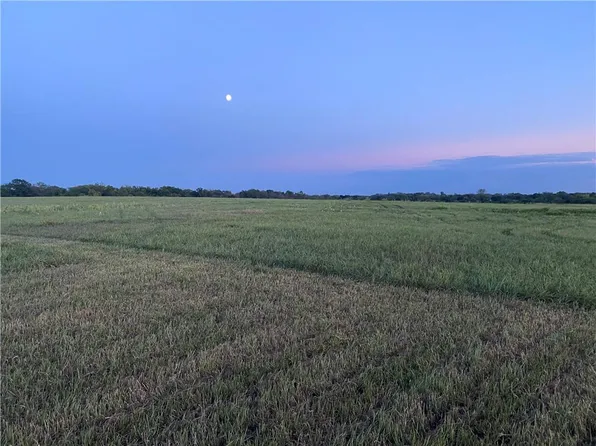 6-0 Mitchell Rd, Tonganoxie, KS 66086