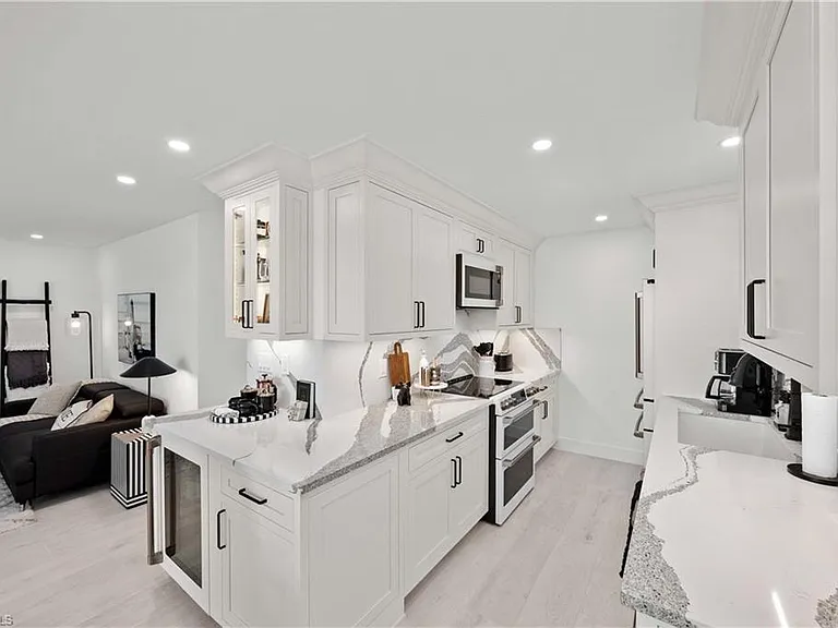 2100 Gulf Shore Blvd N #101 — Photo 1