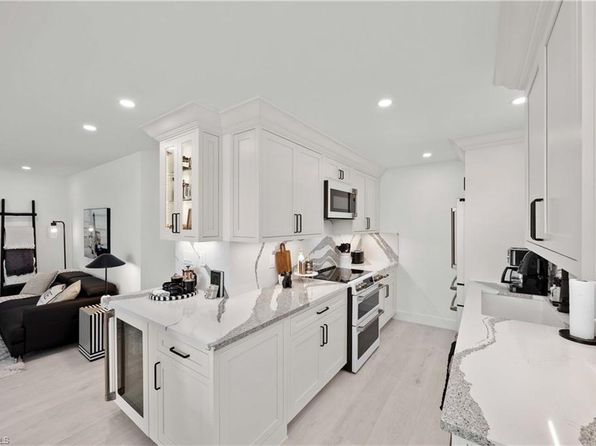 2100 Gulf Shore Blvd N APT 101