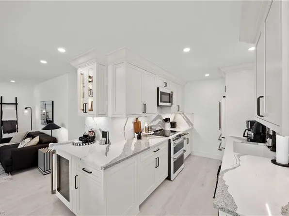 2100 Gulf Shore Blvd N, Naples, FL