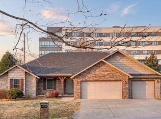 2207 E Lark Street, Springfield, MO 65804