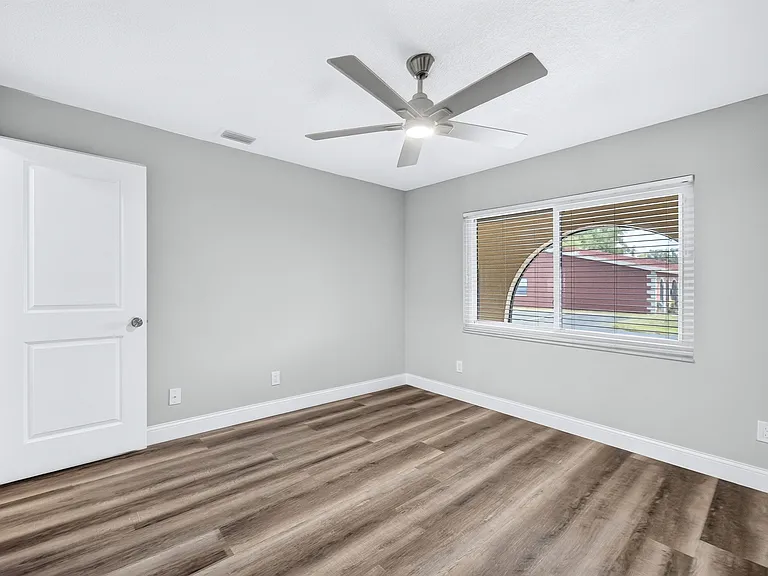 6363 Bonnie Bay Cir N — Photo 18