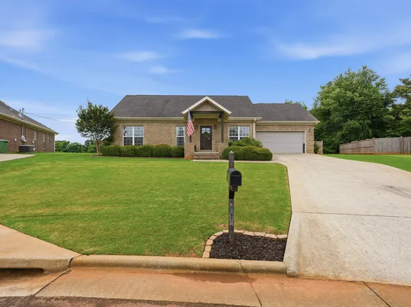 118 Windsor Dr, Muscle Shoals, AL 35661