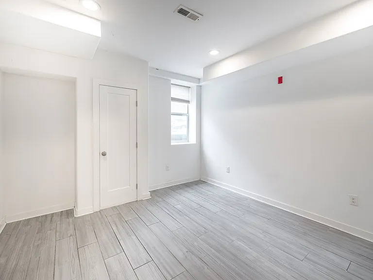 1642 N Marshall Street — Photo 12