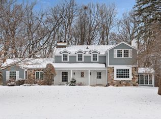 135 Chevy Chase Dr, Wayzata, MN 55391