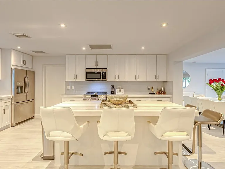 1800 SE Admirals Way — Photo 12