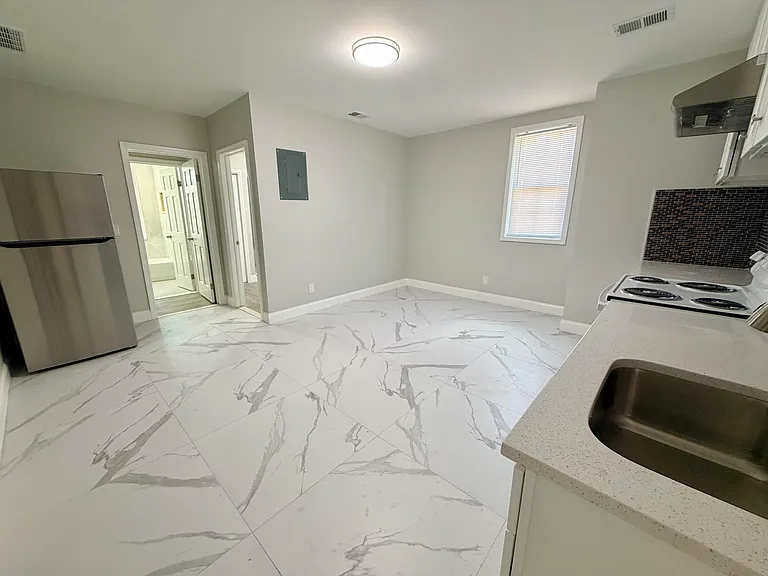 341 Grosvenor Ave #3 — Photo 5