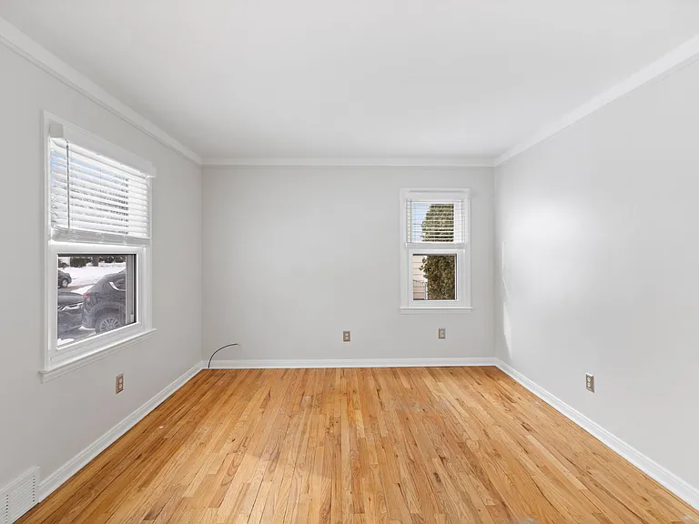 W Windemere Ave — Photo 16