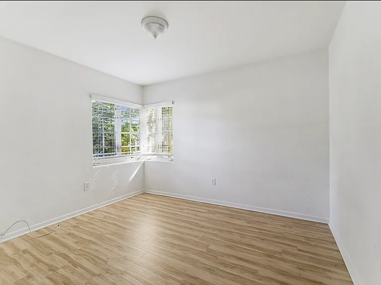 447 N Phelps Ave — Photo 16
