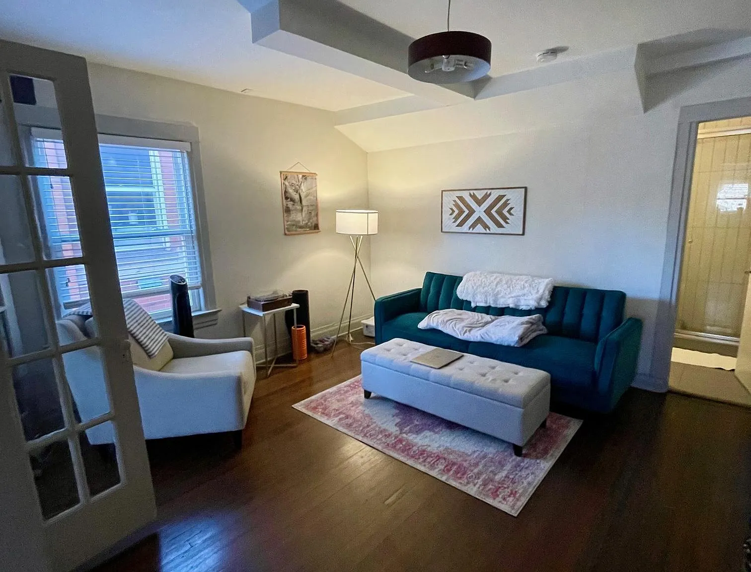 2 bed, 800 sqft, $2,300 — Photo 1
