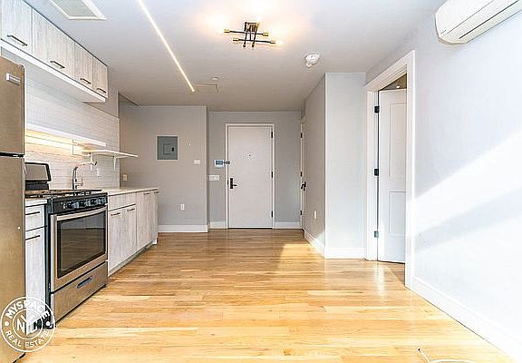 4th image of 185 Clifton Pl #6G