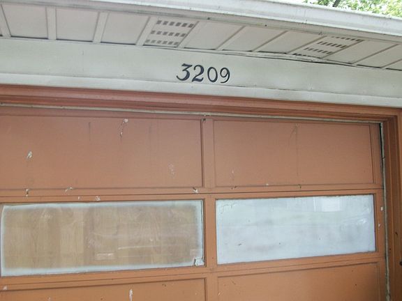 4th image of 3209 S Broadway St