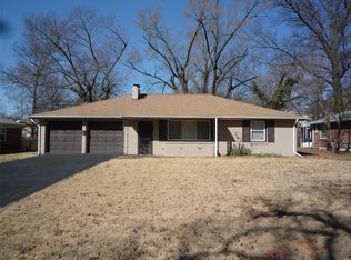 901 Ford Dr, Saint Louis, MO 63135