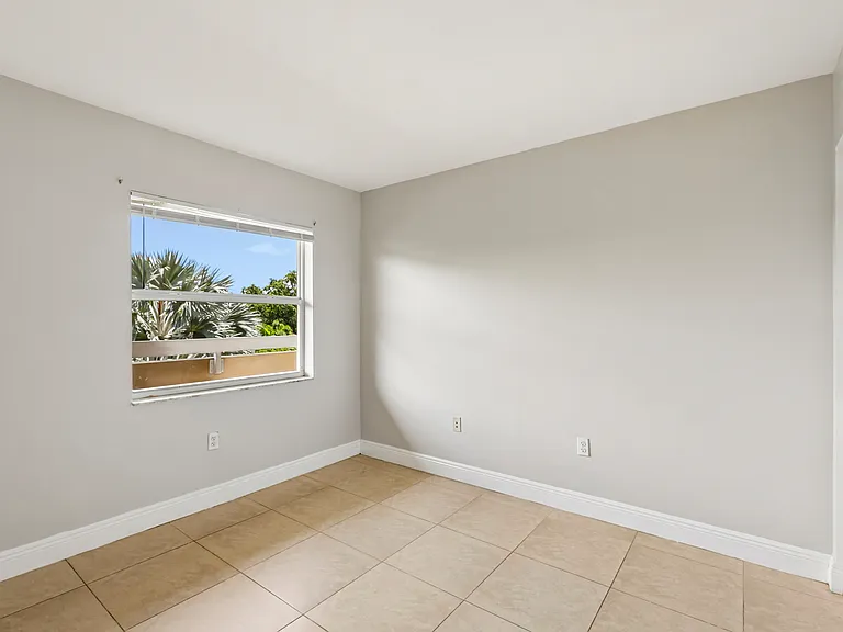 The Oaks Condominium — Photo 75