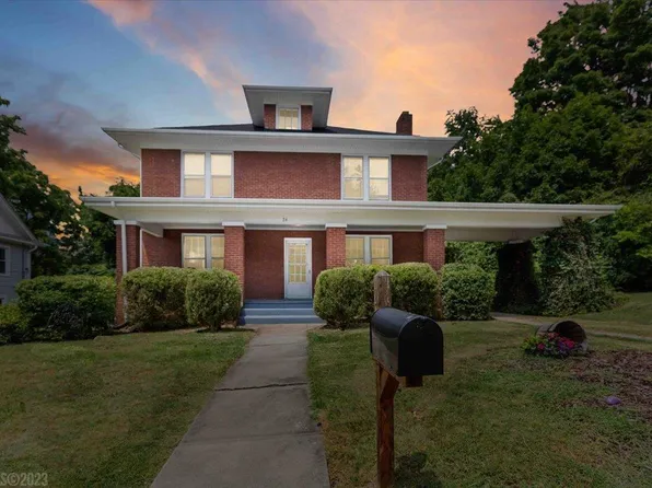 24 8th St NW, Pulaski, VA 24301