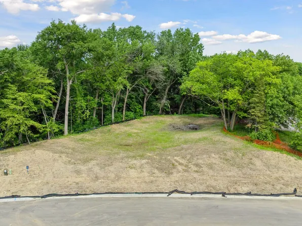 12802 Woodhaven Rd, Hopkins, MN 55305