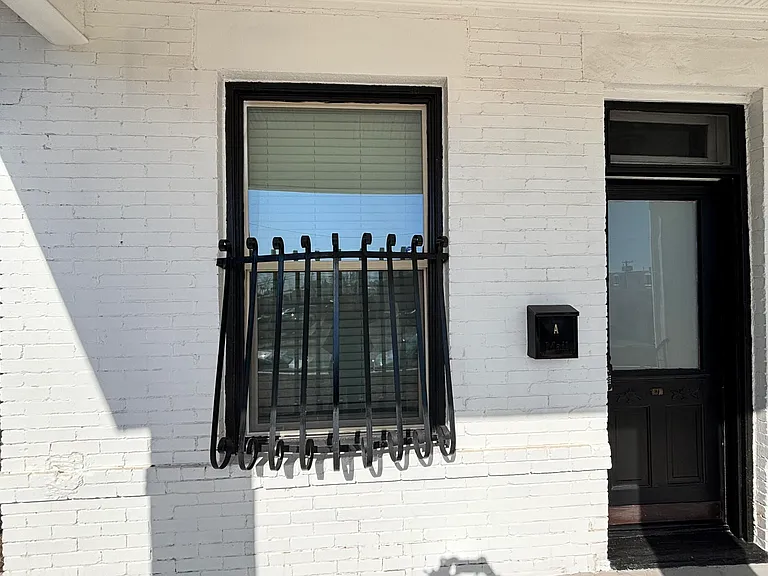 1509 E Yandell Dr #A — Photo 3