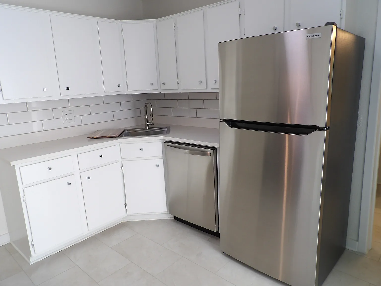 2 bed, 1.5 bath, 1054 sqft, $2,995 — Photo 2