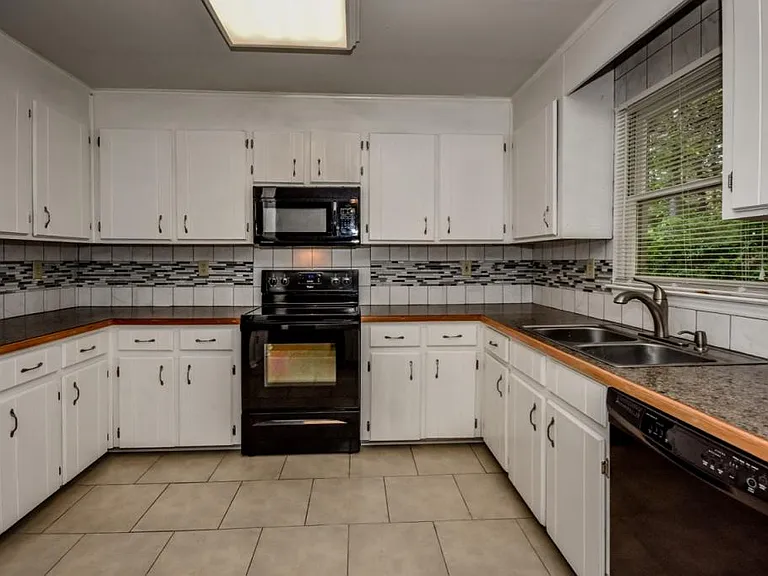 7730 Deer Track Dr — Photo 12