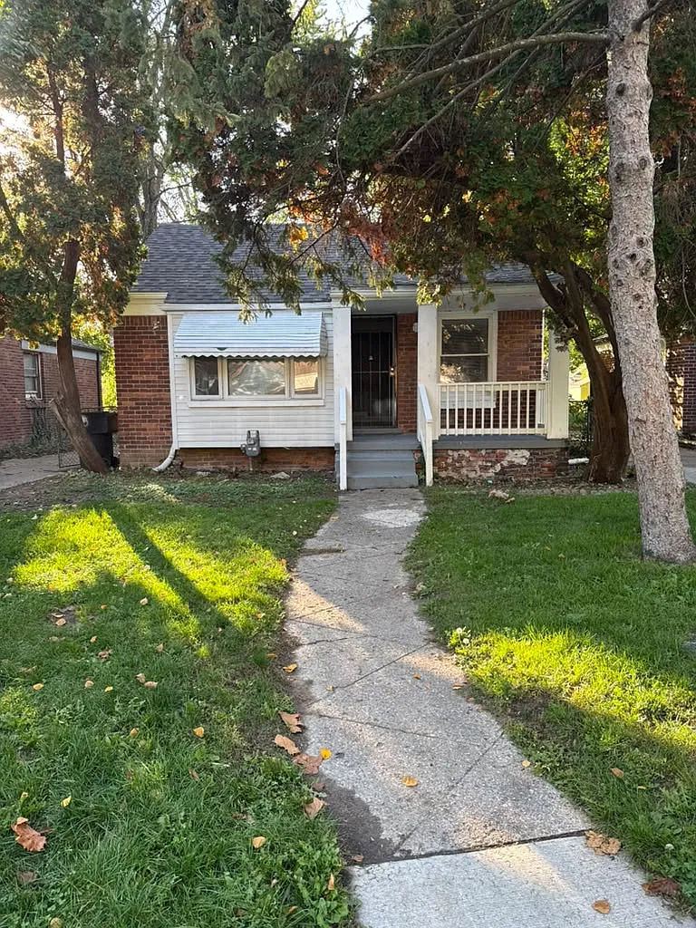 3 bed, 987 sqft, $1,400 — Photo 1