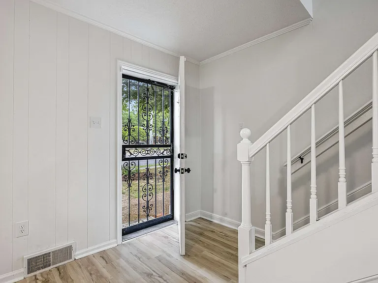 6137 Quince Rd — Photo 4