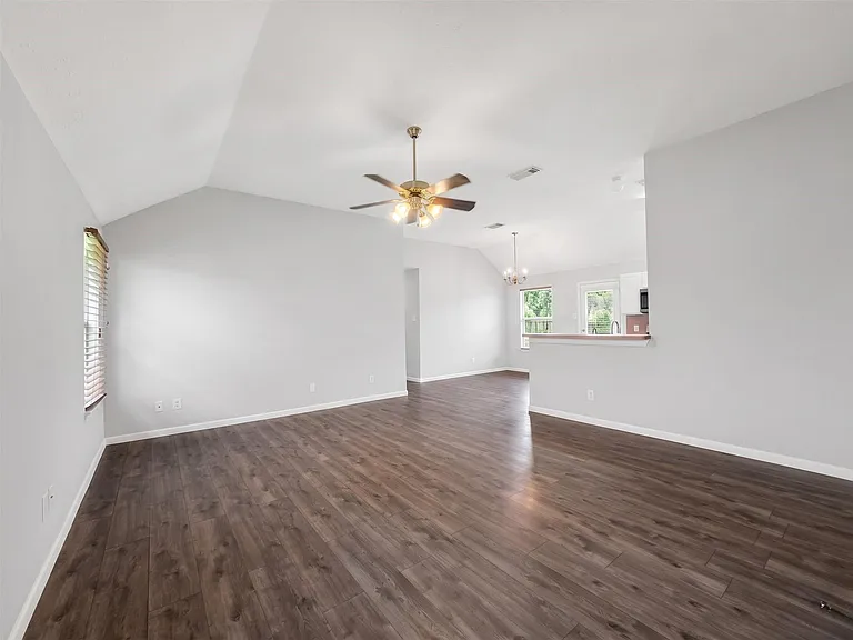 638 Aldenwick Ln — Photo 5