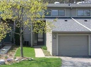 646 Peninsula Ct, Ann Arbor, MI 48105