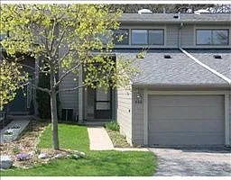 646 Peninsula Ct photo 1