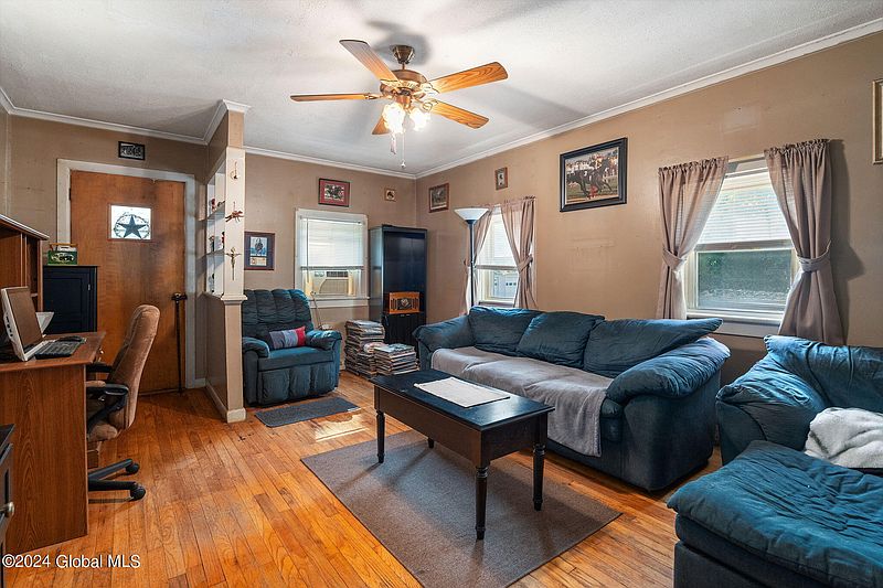 5th image of 130 Oneida Avenue