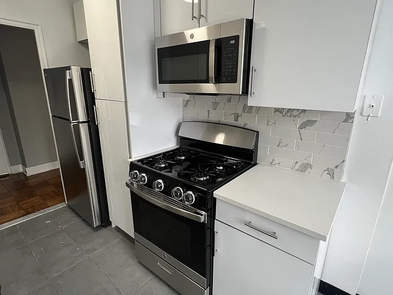 194-05 67th Ave #G — Photo 4