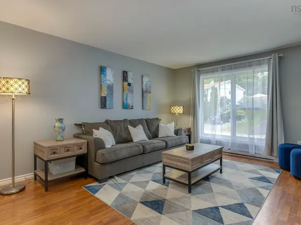 27 Florence Place Ct, Lower Sackville, NS B4C 3X3