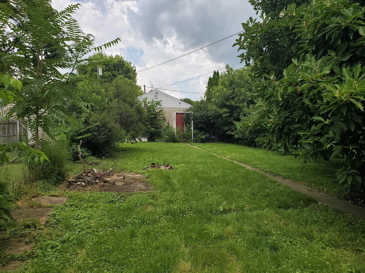 649 E Walnut St photo 1