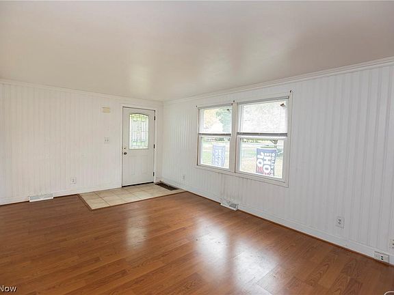 5th image of 27060 1st St