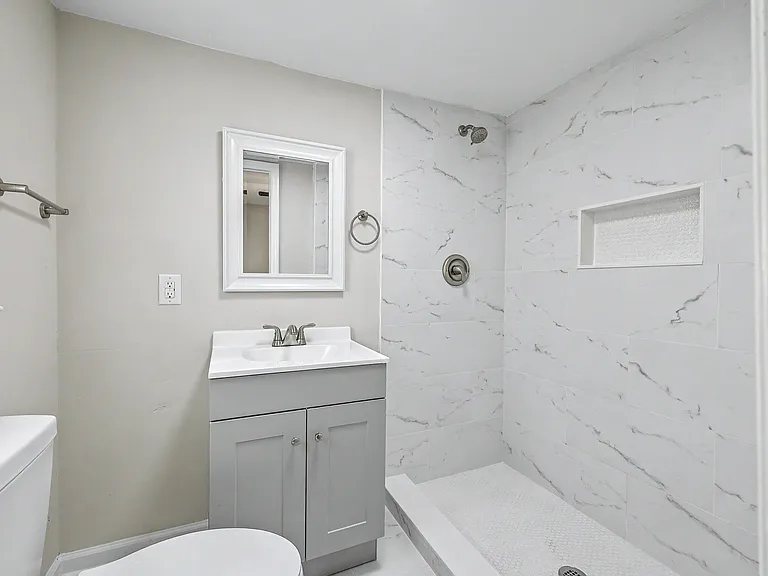 119 Drake St #D — Photo 17