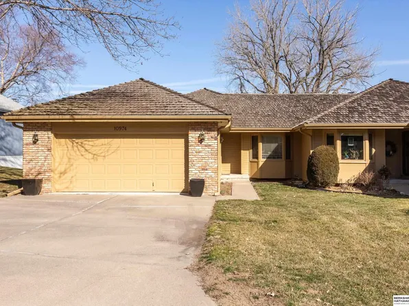 10974 Mayberry Plz, Omaha, NE 68154