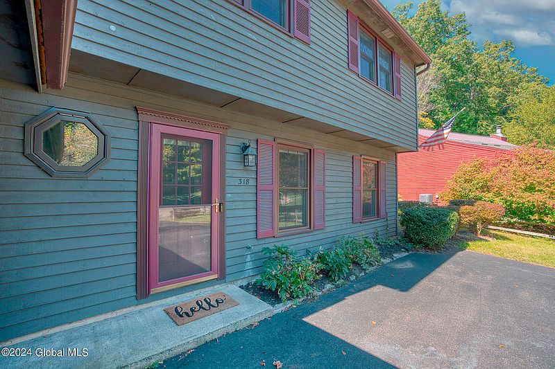 2nd image of 318 Ridgewood Circle