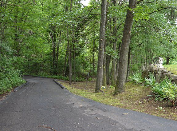 Private & secluded drive