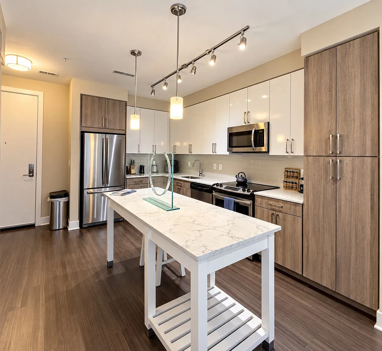 1 bed, 764 sqft, $2,450 — Photo 1