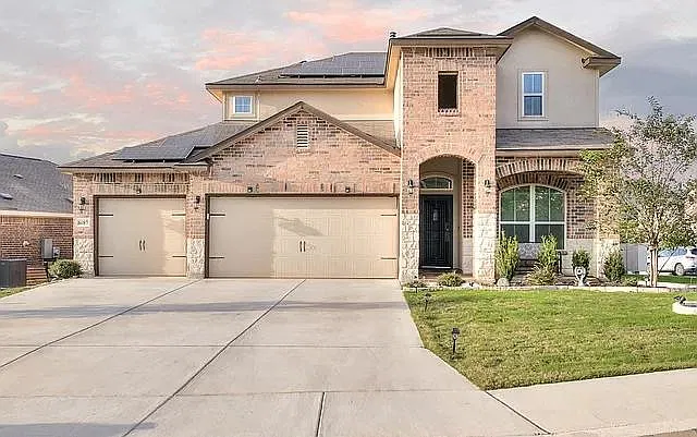 4 bed, 2.5 bath, 2273 sqft, $2,400 — Photo 2